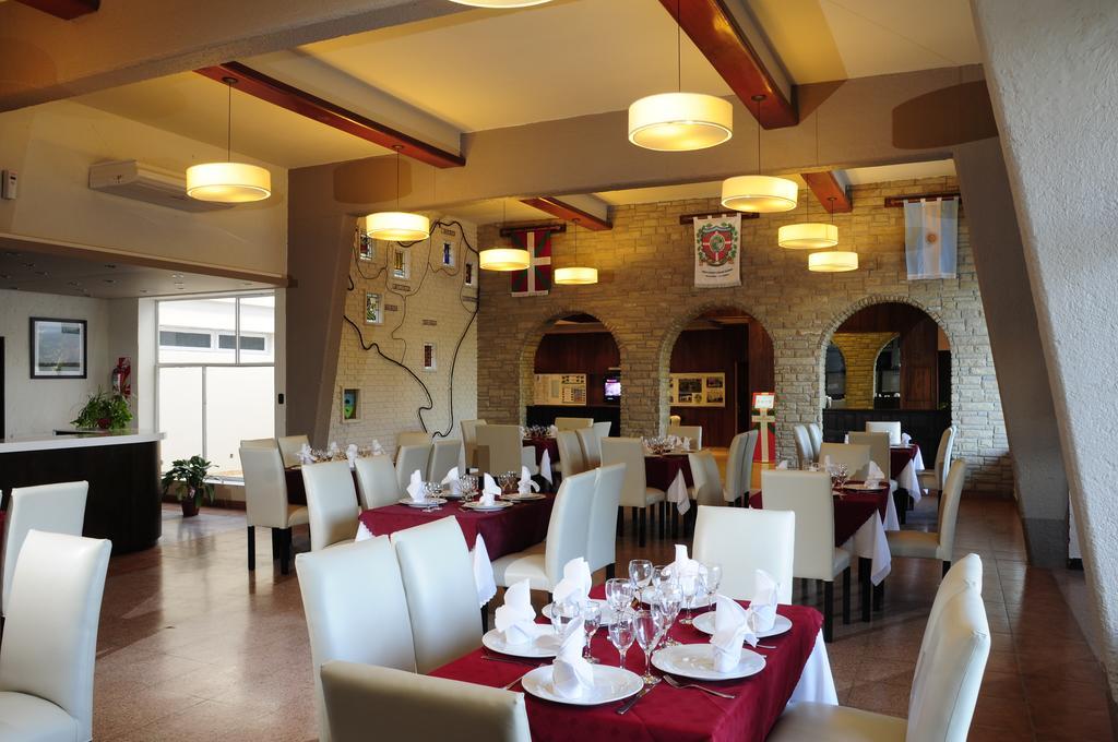 Hotel Euzko Alkartasuna Macachín Buitenkant foto