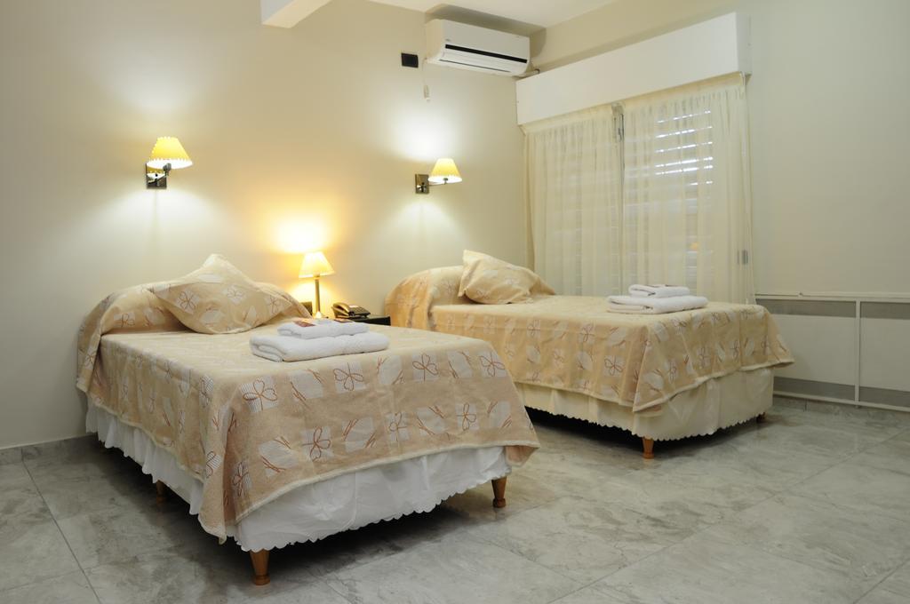 Hotel Euzko Alkartasuna Macachín Buitenkant foto