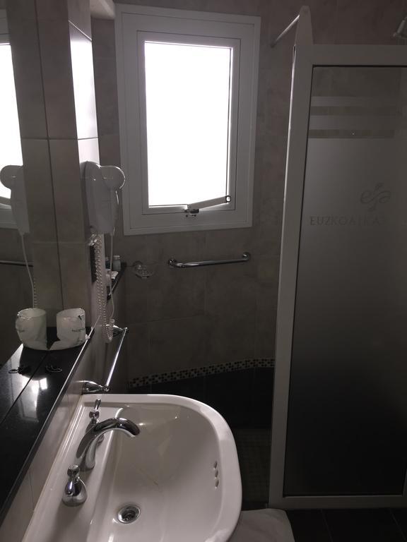 Hotel Euzko Alkartasuna Macachín Buitenkant foto