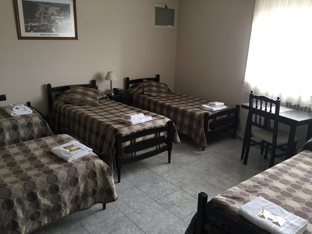 Hotel Euzko Alkartasuna Macachín Buitenkant foto