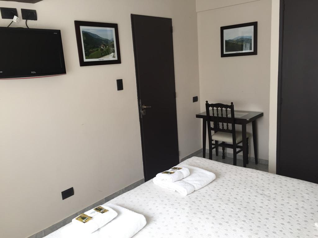Hotel Euzko Alkartasuna Macachín Buitenkant foto