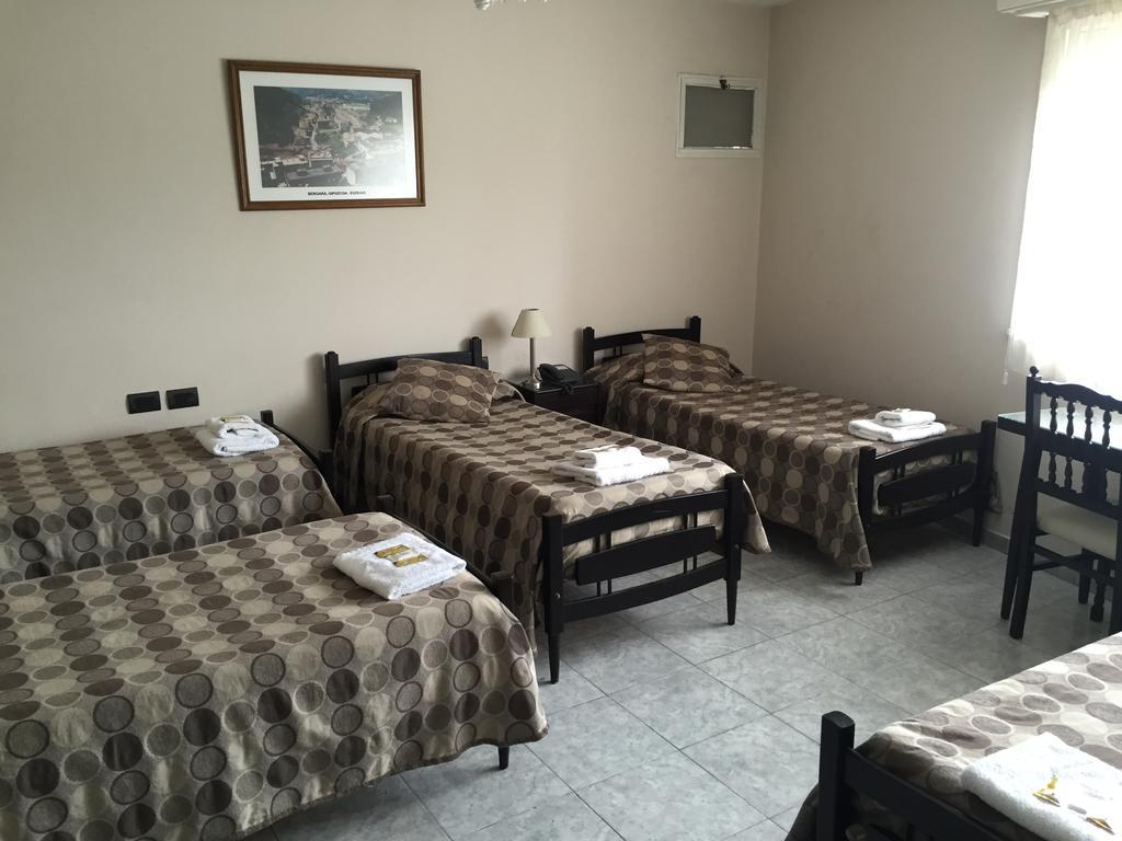 Hotel Euzko Alkartasuna Macachín Buitenkant foto